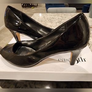East 5th Black glossy kitten heels